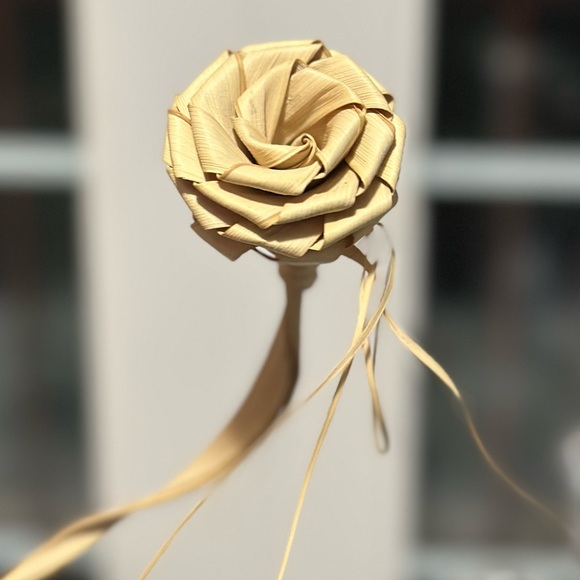 Handcrafted Dried Sweetgrass Roses - Picture 4 of 11